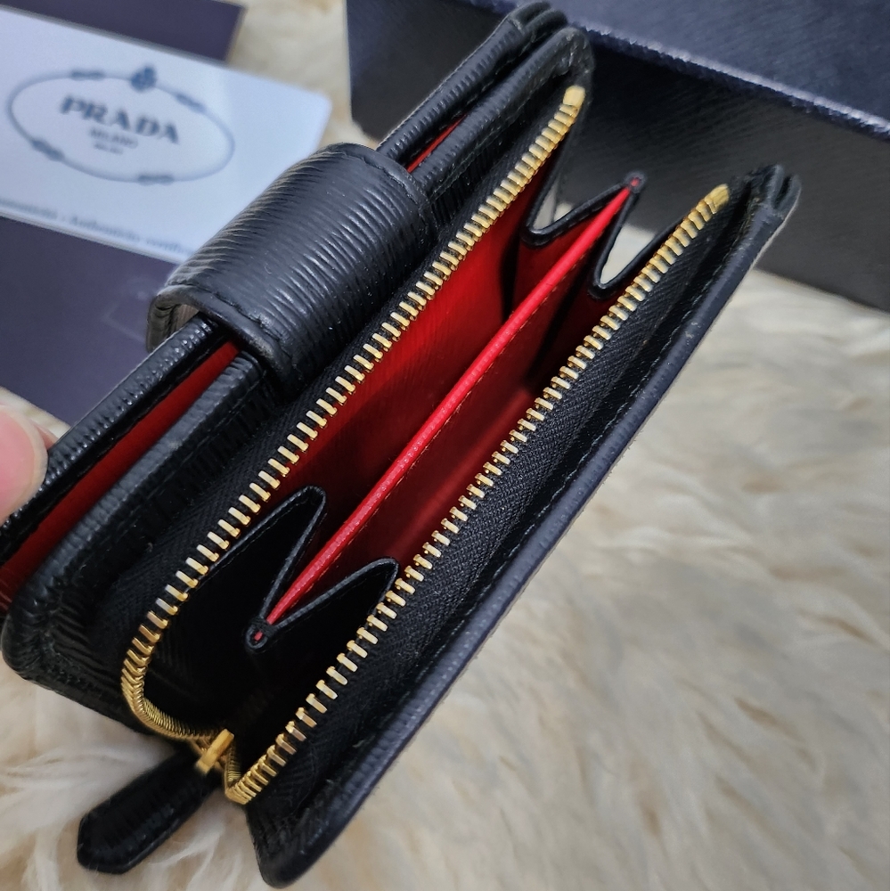 Prada Black Red Saffiano Leather coin Wallet Excellent condition! - Picture 4 of 13